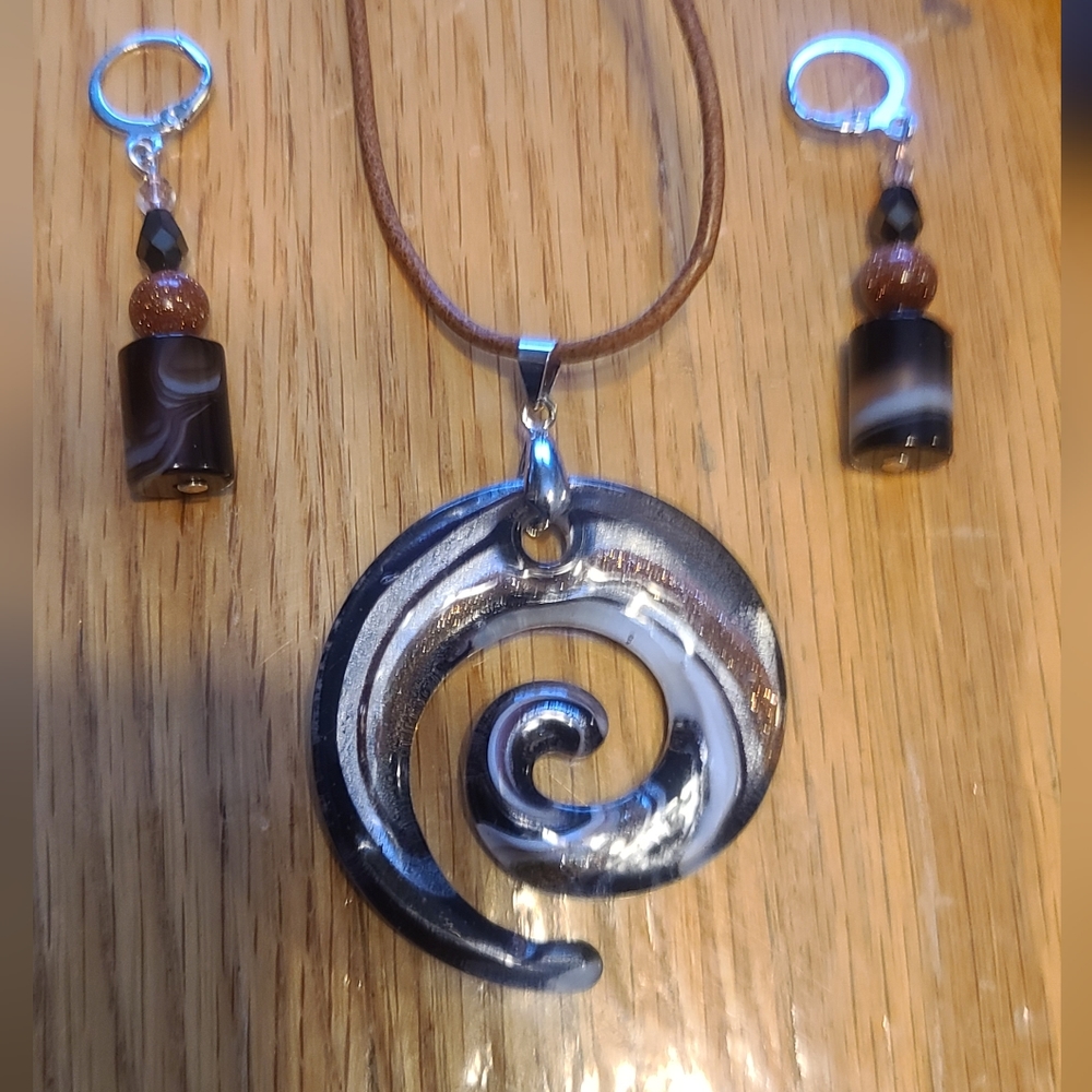 Beautiful Swirl Glass Necklace